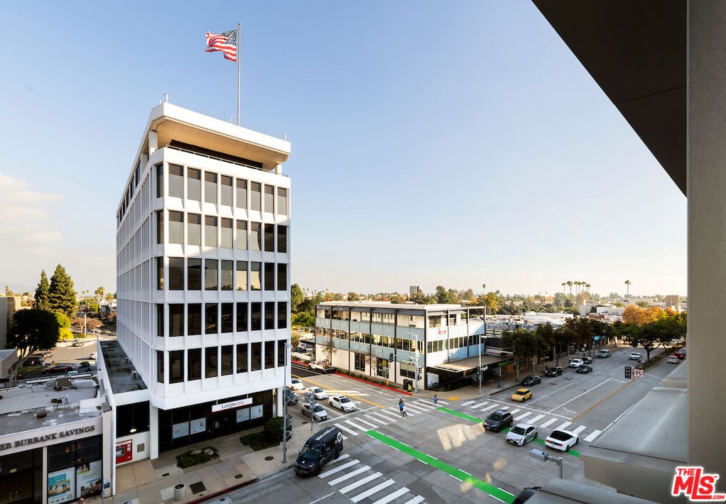 175 Lake Ave, Pasadena CA  91101-0018 exterior