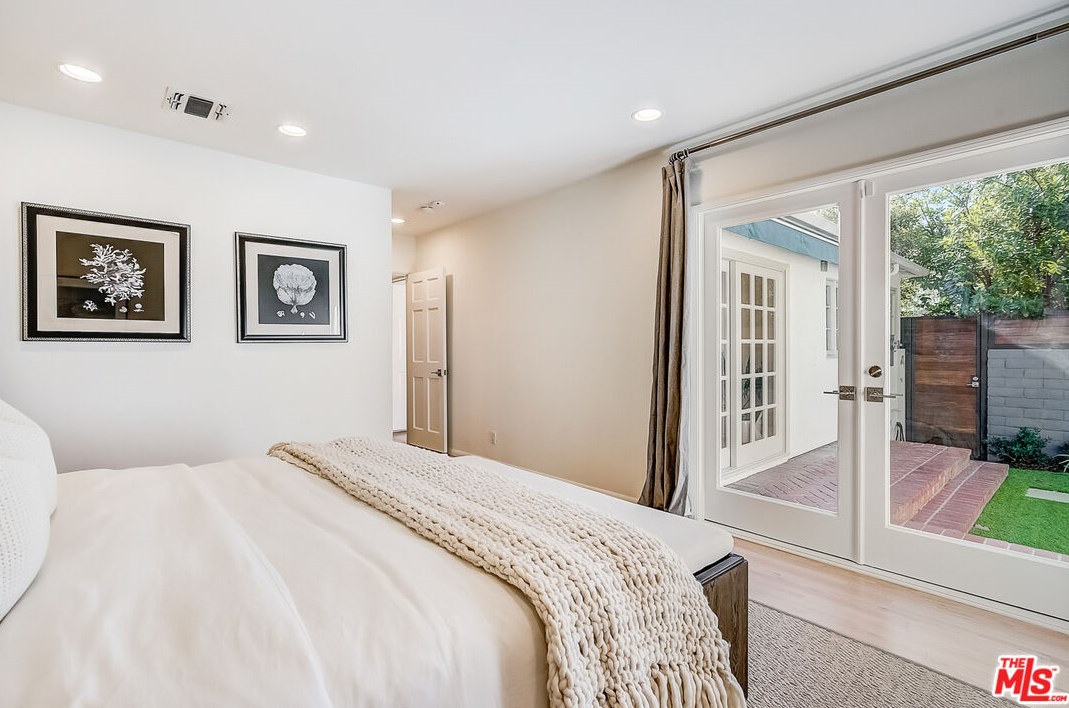 12627 Rose Ave, Los Angeles CA  90066-1519 exterior