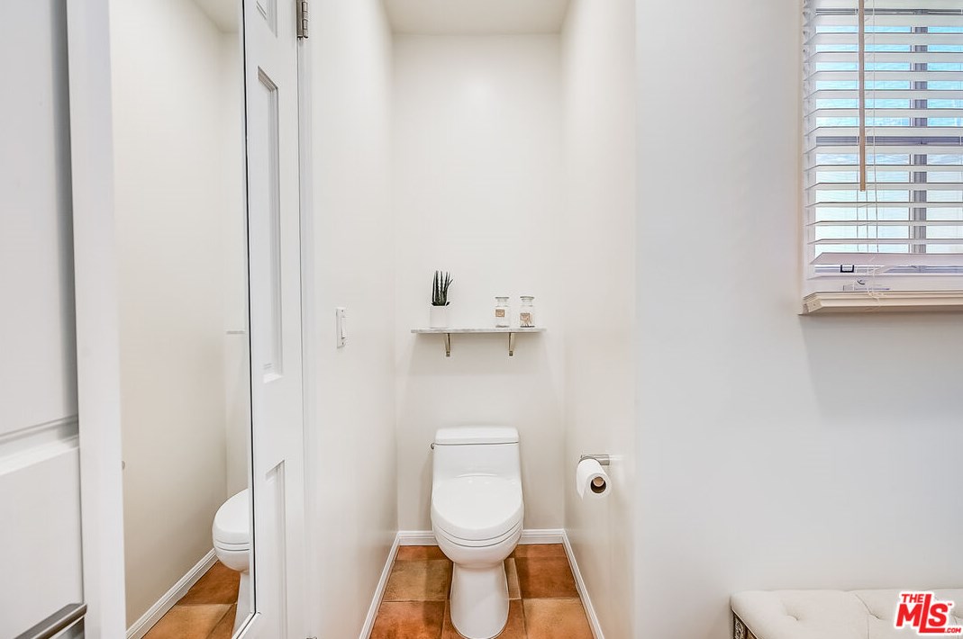 12627 Rose Ave, Los Angeles CA  90066-1519 exterior