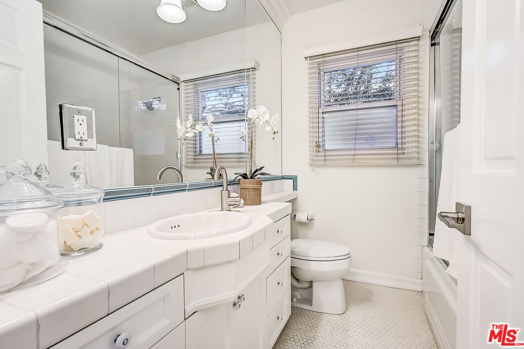 12627 Rose Ave, Los Angeles CA  90066-1519 exterior