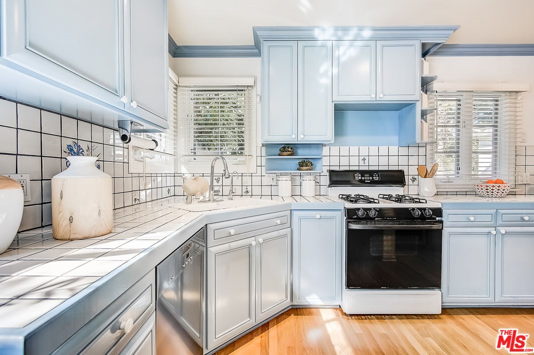 12627 Rose Ave, Los Angeles CA  90066-1519 exterior