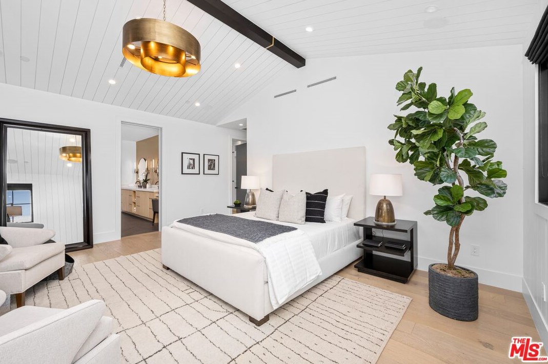 4910 Texhoma Ave, Van Nuys CA  91316-3740 exterior