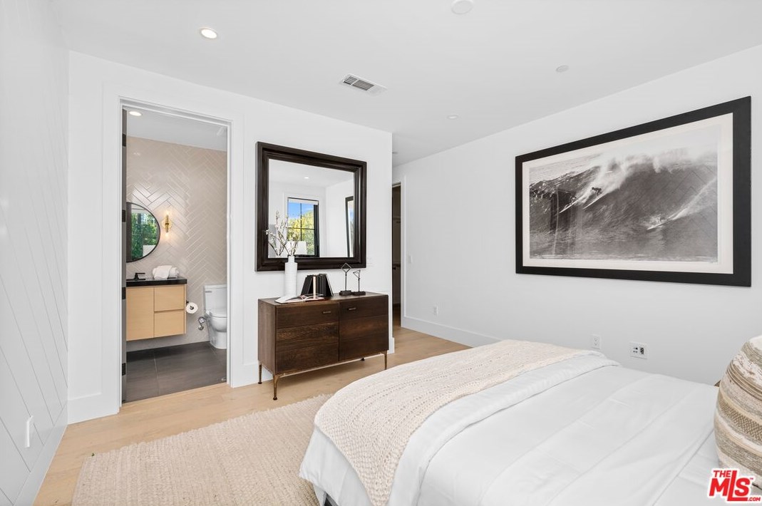 4910 Texhoma Ave, Van Nuys CA  91316-3740 exterior