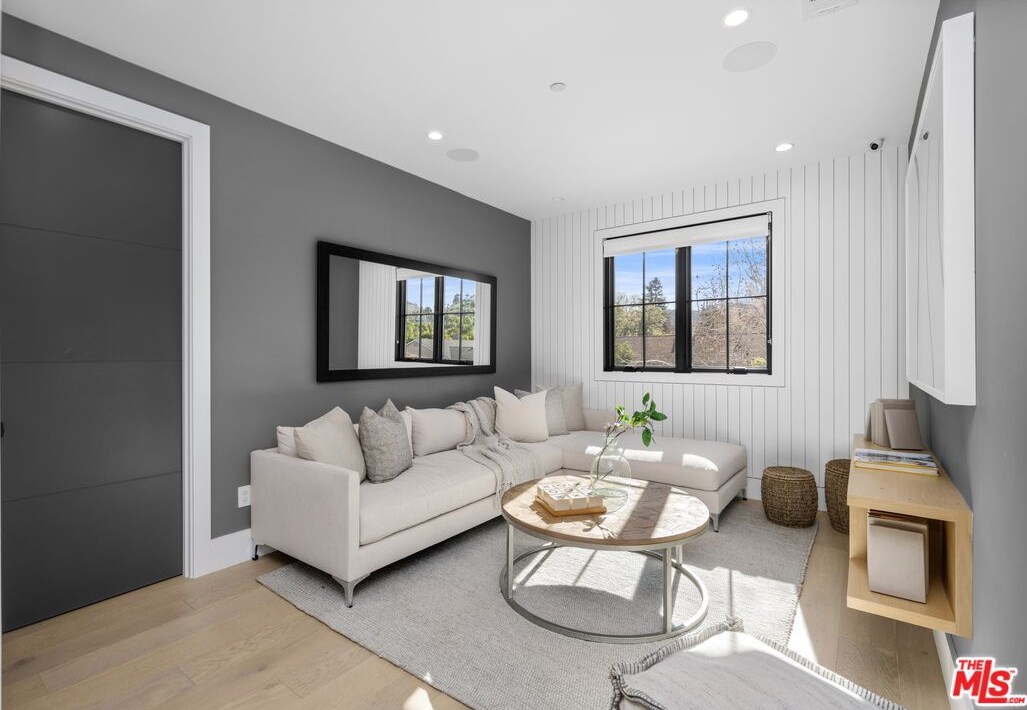 4910 Texhoma Ave, Van Nuys CA  91316-3740 exterior