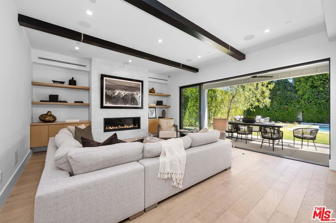 4910 Texhoma Ave, Van Nuys CA  91316-3740 exterior