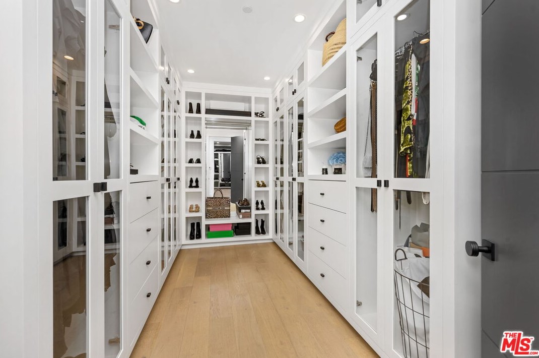 4910 Texhoma Ave, Van Nuys CA  91316-3740 exterior