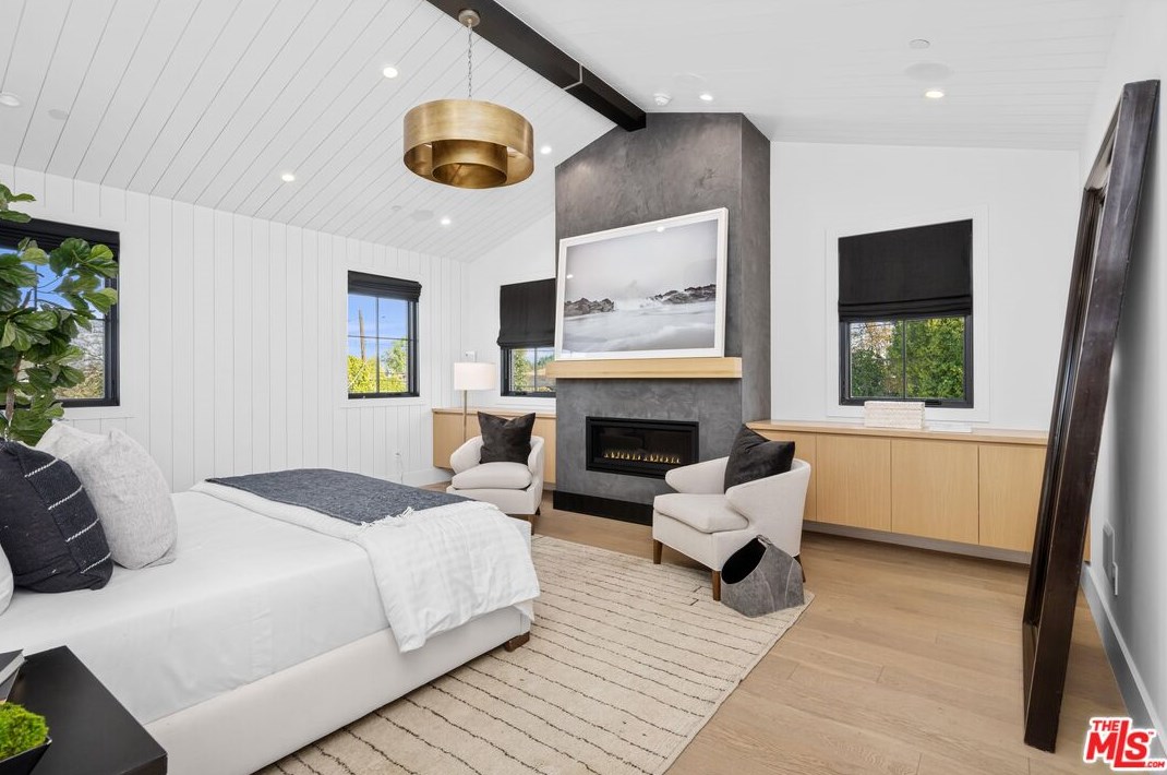 4910 Texhoma Ave, Van Nuys CA  91316-3740 exterior