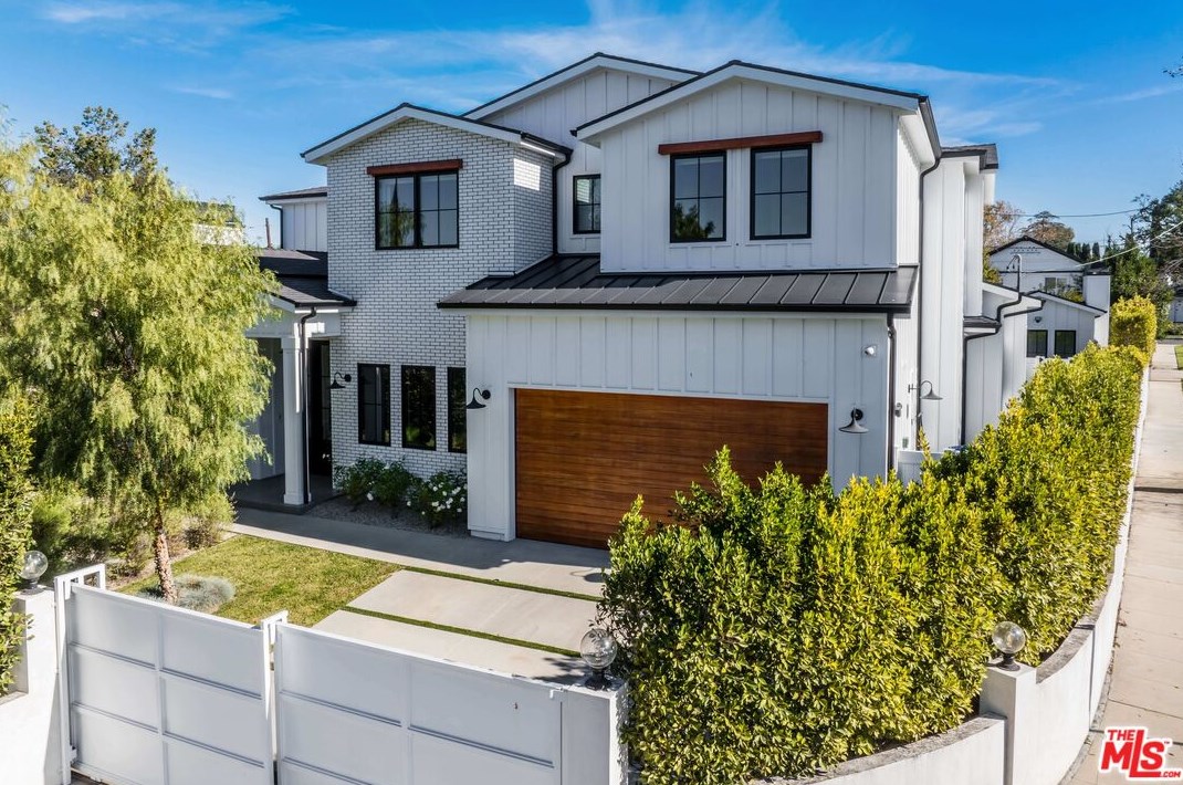 4910 Texhoma Ave, Van Nuys CA  91316-3740 exterior