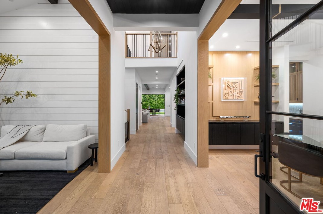 4910 Texhoma Ave, Van Nuys CA  91316-3740 exterior