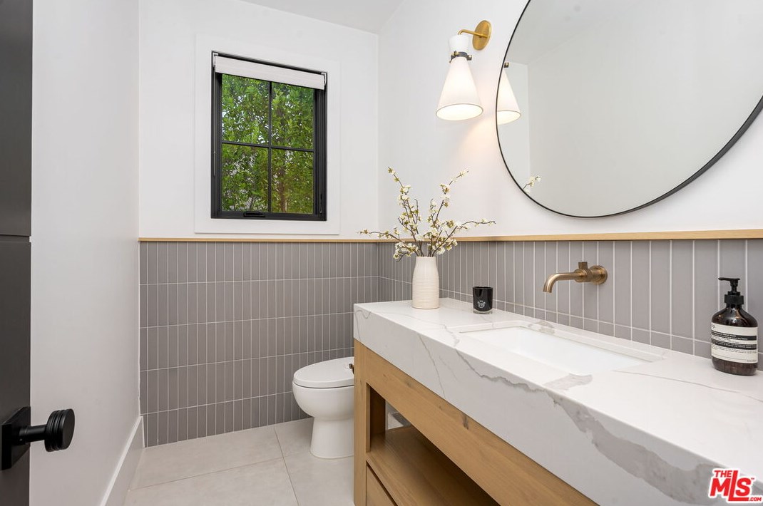 4910 Texhoma Ave, Van Nuys CA  91316-3740 exterior