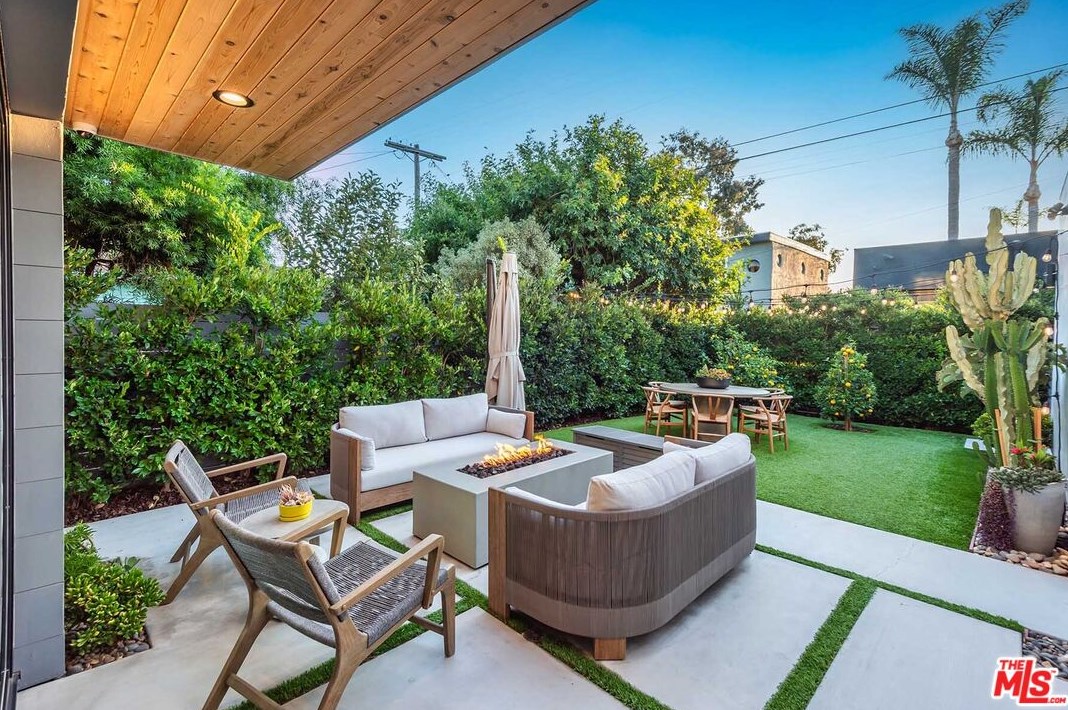 2013 Walgrove Ave, Los Angeles CA  90066-3033 exterior