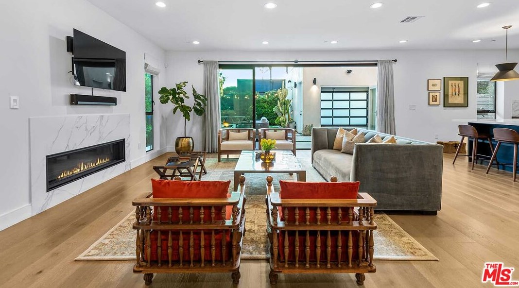 2013 Walgrove Ave, Los Angeles CA  90066-3033 exterior
