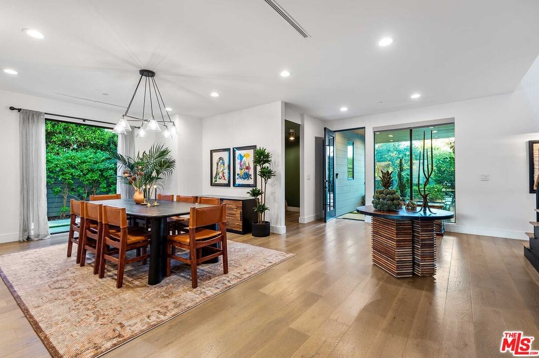2013 Walgrove Ave, Los Angeles CA  90066-3033 exterior