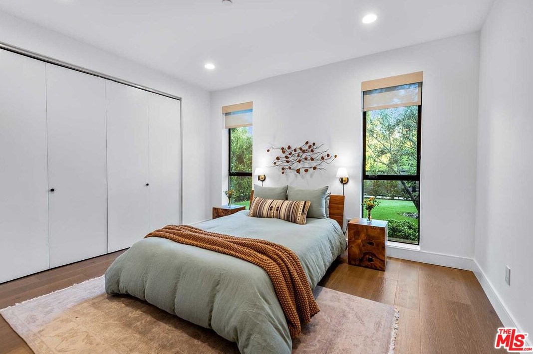2013 Walgrove Ave, Los Angeles CA  90066-3033 exterior