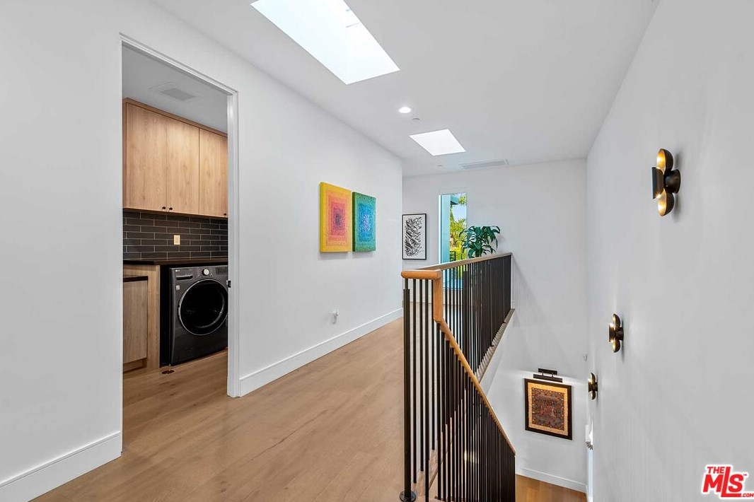 2013 Walgrove Ave, Los Angeles CA  90066-3033 exterior