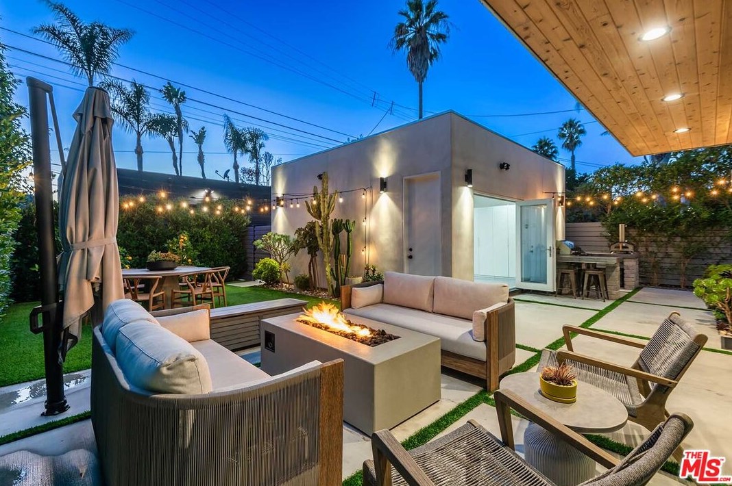 2013 Walgrove Ave, Los Angeles CA  90066-3033 exterior