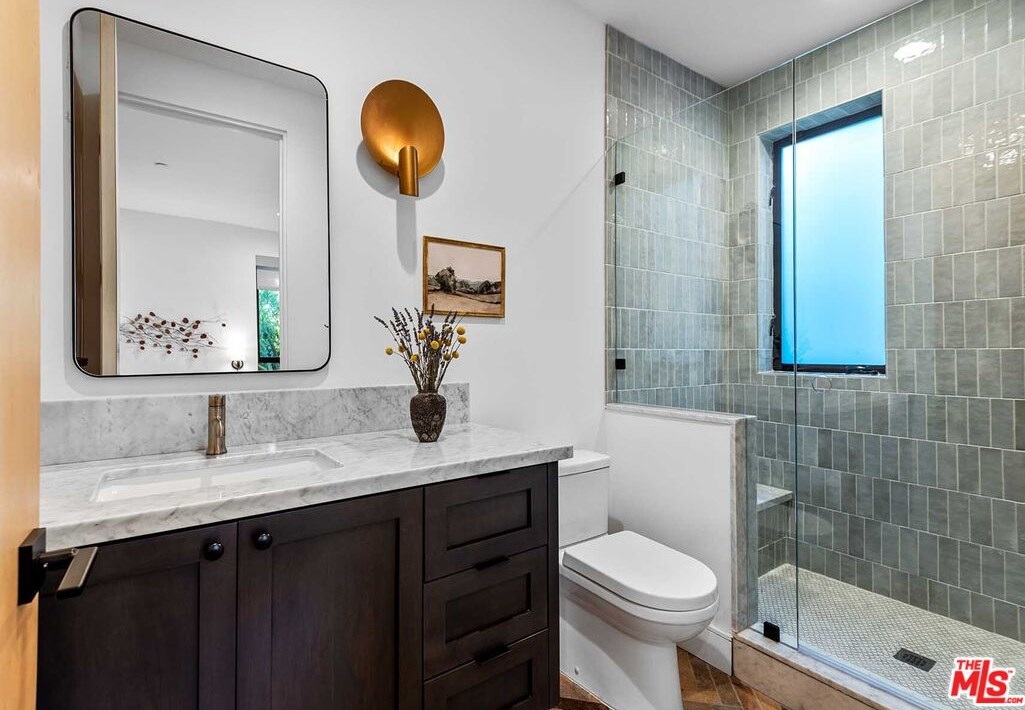 2013 Walgrove Ave, Los Angeles CA  90066-3033 exterior
