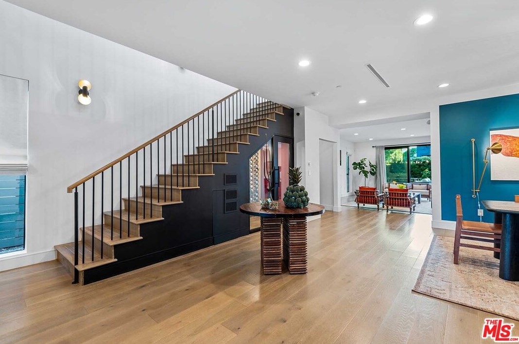 2013 Walgrove Ave, Los Angeles CA  90066-3033 exterior