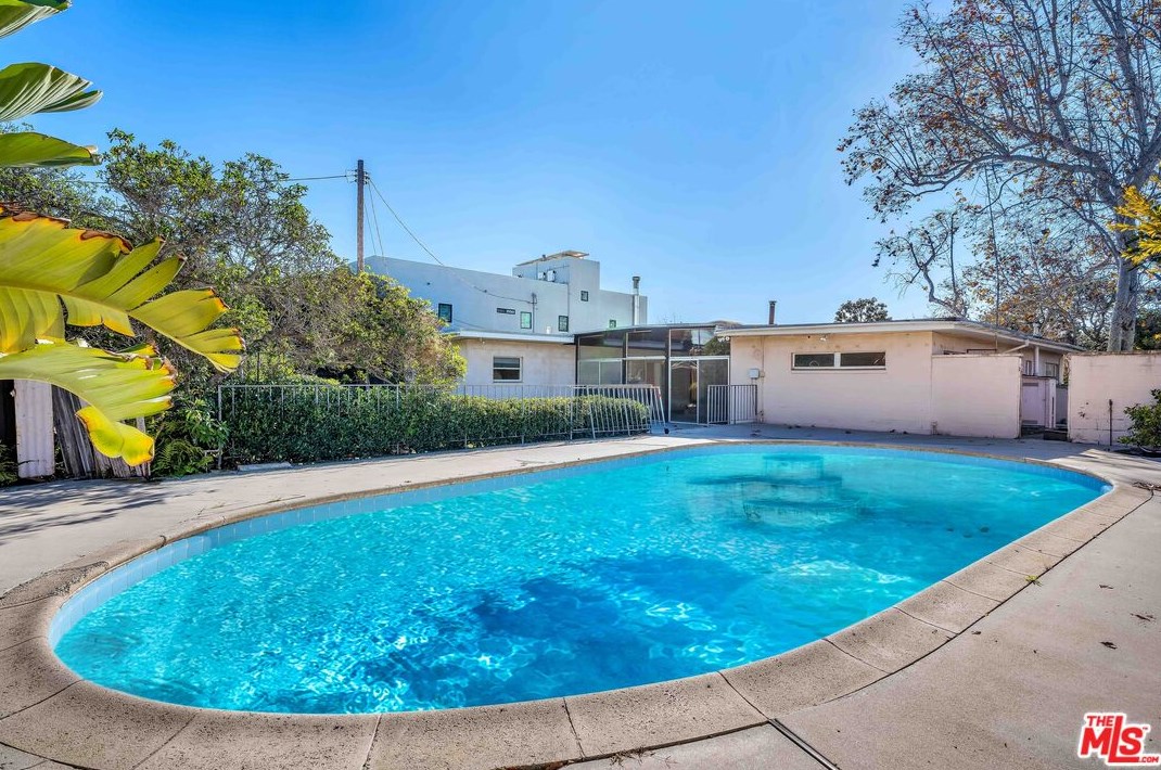 3468 Cabrillo Blvd, Los Angeles CA  90066-1504 exterior