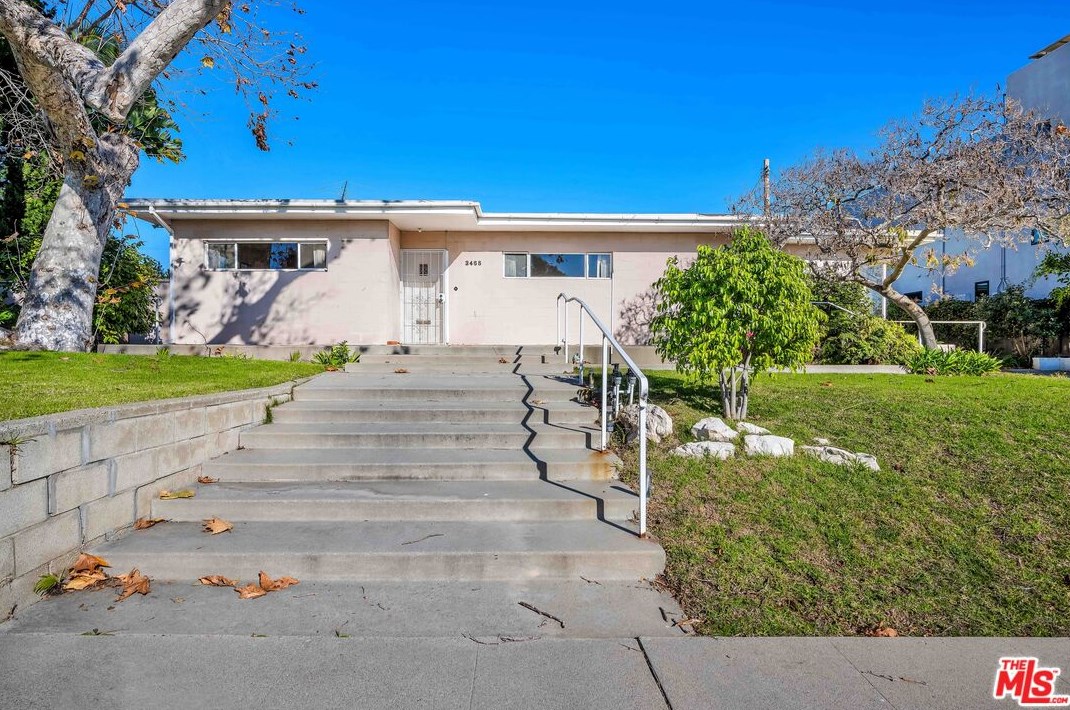 3468 Cabrillo Blvd, Los Angeles CA  90066-1504 exterior