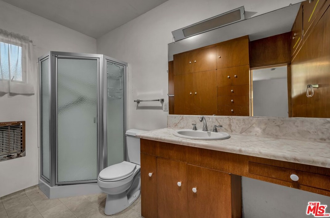 3468 Cabrillo Blvd, Los Angeles CA  90066-1504 exterior