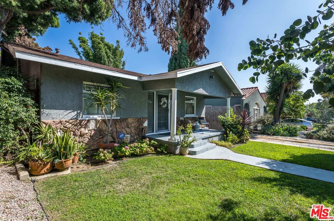 1266 Sycamore Ave, Los Angeles CA  90019-1551 exterior