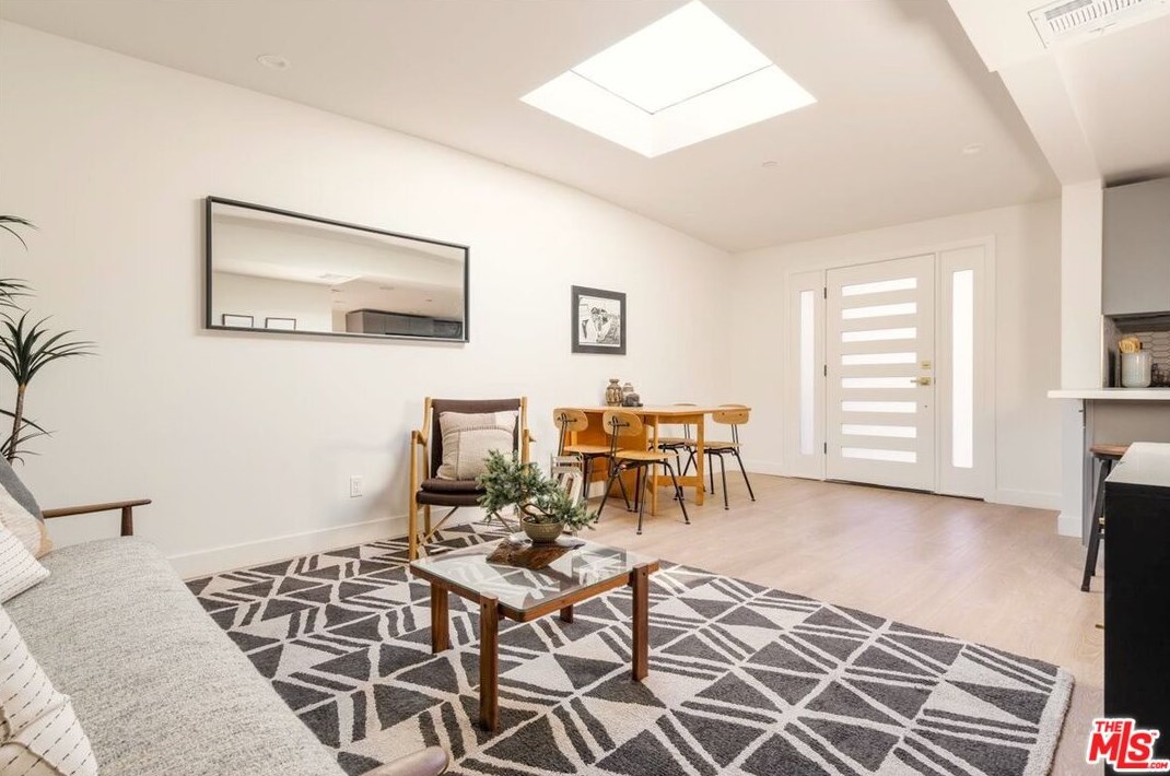 2810 Holt Ave, Los Angeles CA  90034-2511 exterior