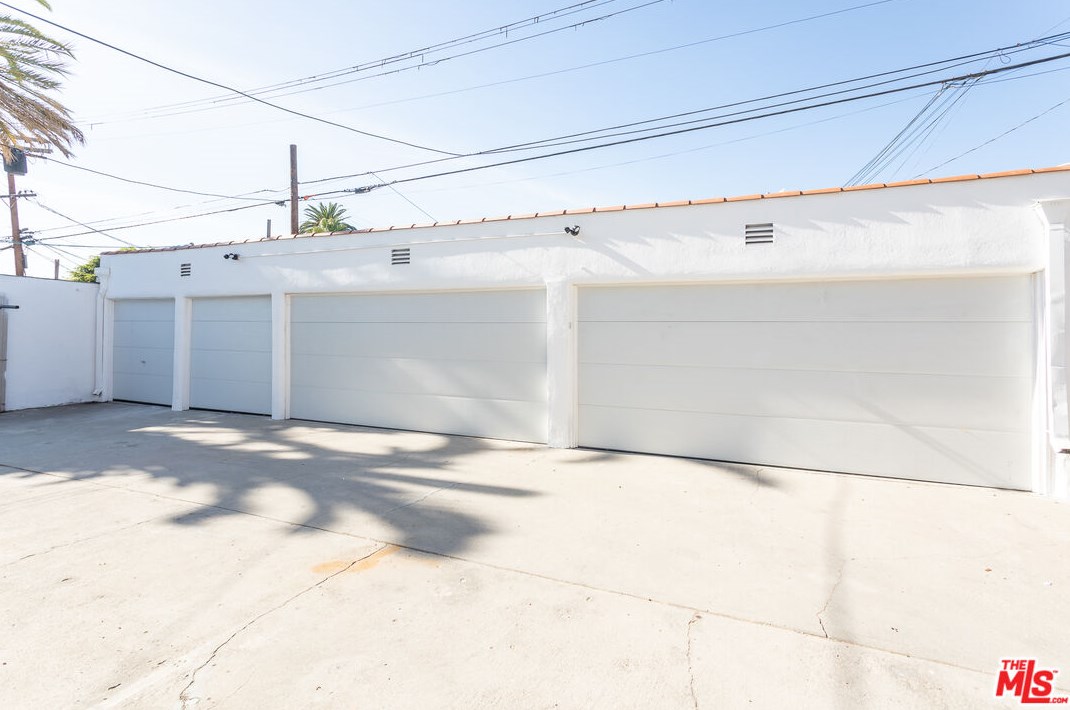 445 Sierra Bonita Ave, Los Angeles CA  90036-2427 exterior