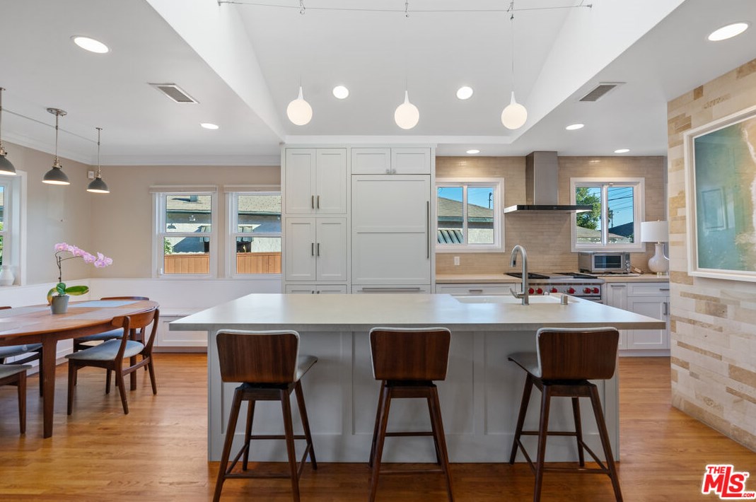 9408 Kramerwood Pl, Los Angeles CA  90034-2349 exterior