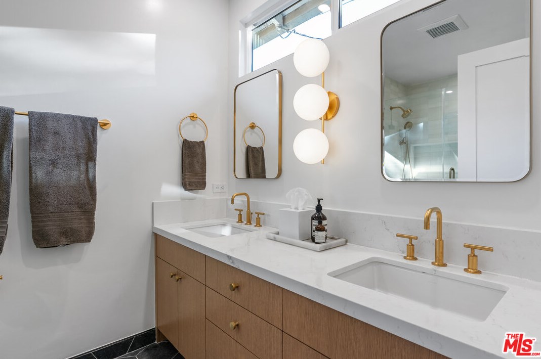 9408 Kramerwood Pl, Los Angeles CA  90034-2349 exterior