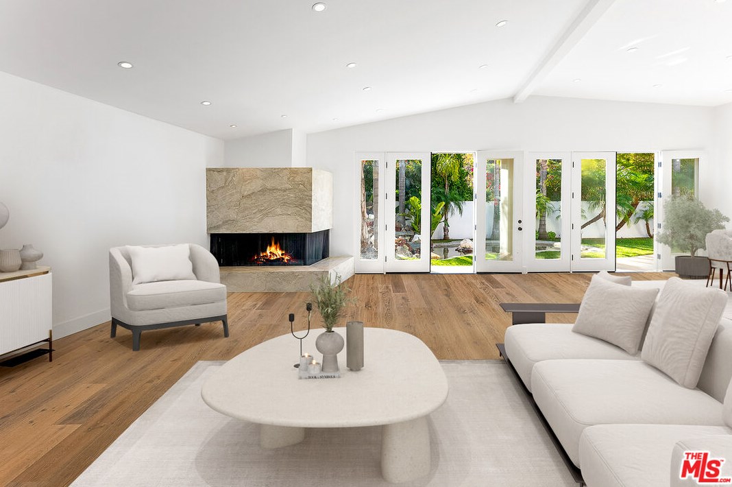 761 Bundy Dr, Los Angeles CA  90049-2340 exterior