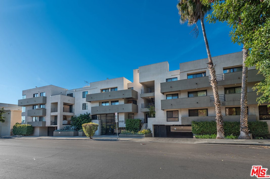 2121 Beloit Ave, Los Angeles CA  90025-6270 exterior