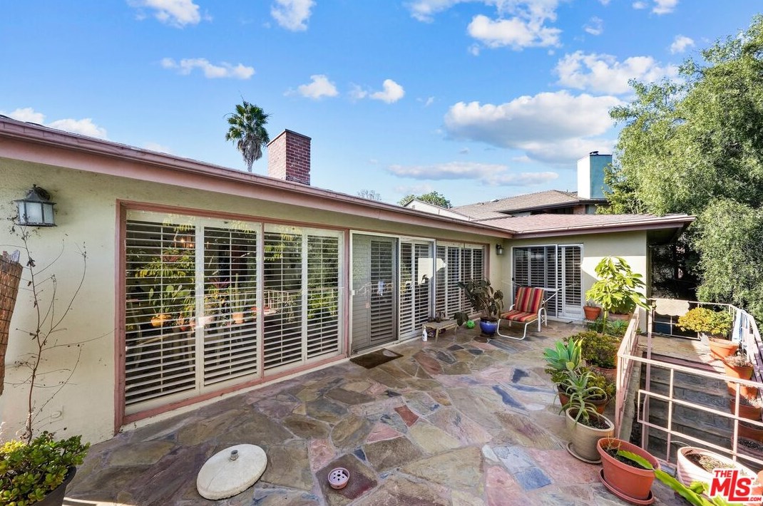 9337 Sawyer St, Los Angeles CA  90035-4101 exterior