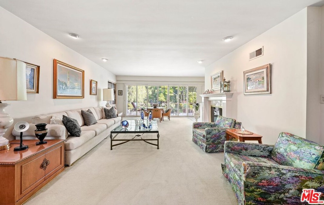 9337 Sawyer St, Los Angeles CA  90035-4101 exterior