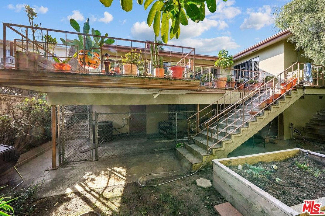 9337 Sawyer St, Los Angeles CA  90035-4101 exterior