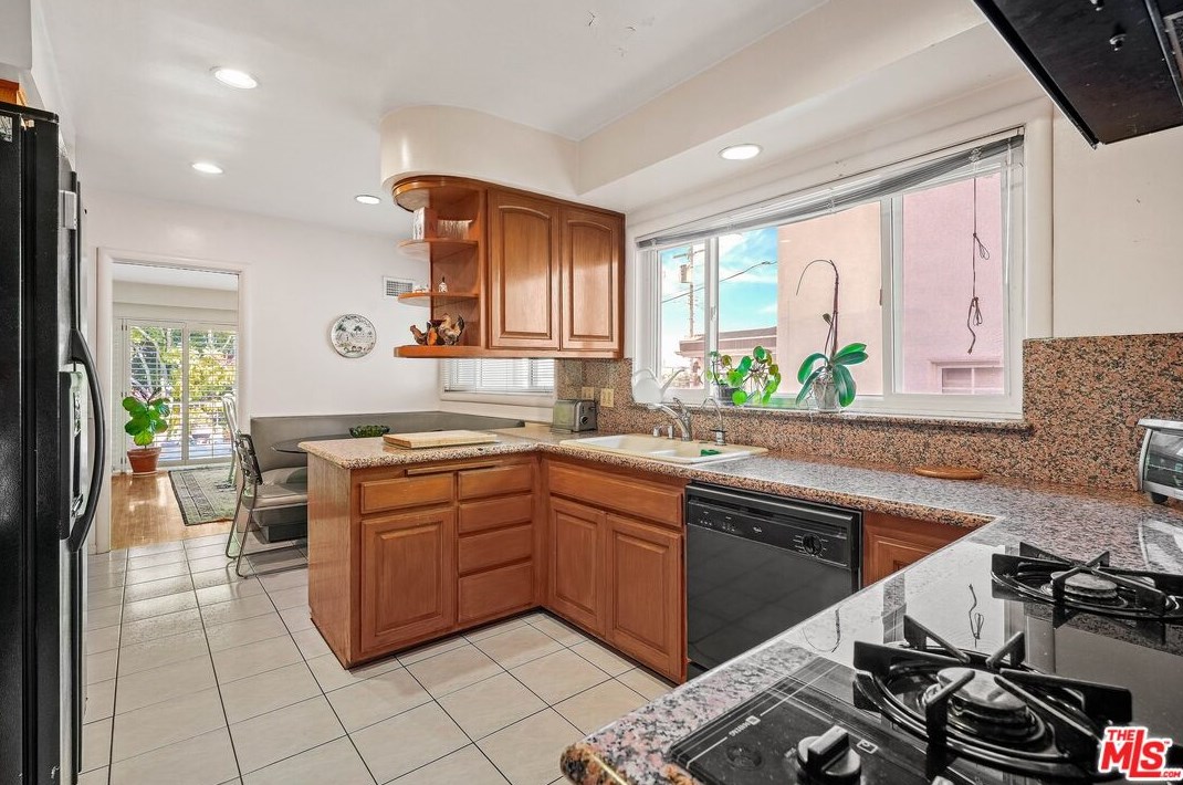 9337 Sawyer St, Los Angeles CA  90035-4101 exterior