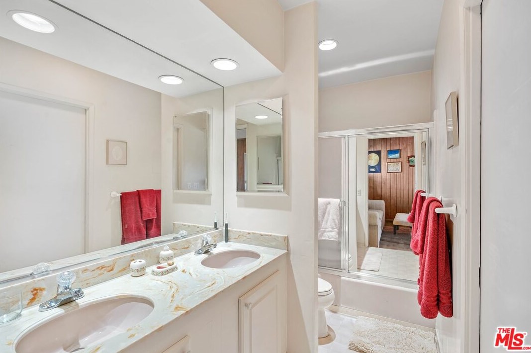 9337 Sawyer St, Los Angeles CA  90035-4101 exterior