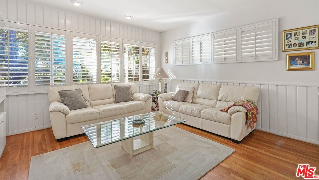 9337 Sawyer St, Los Angeles CA  90035-4101 exterior