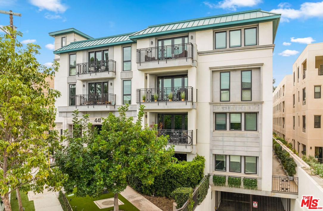441 Barrington Ave, Los Angeles CA 90049-6410 exterior