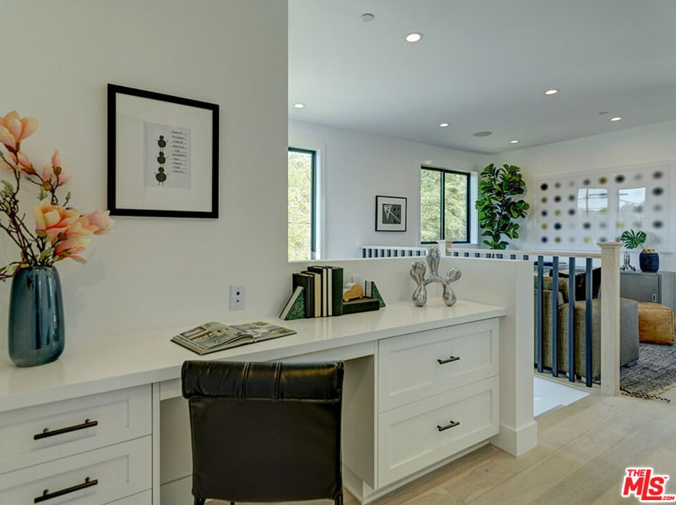 3504 Maplewood Ave, Los Angeles CA  90066-3020 exterior