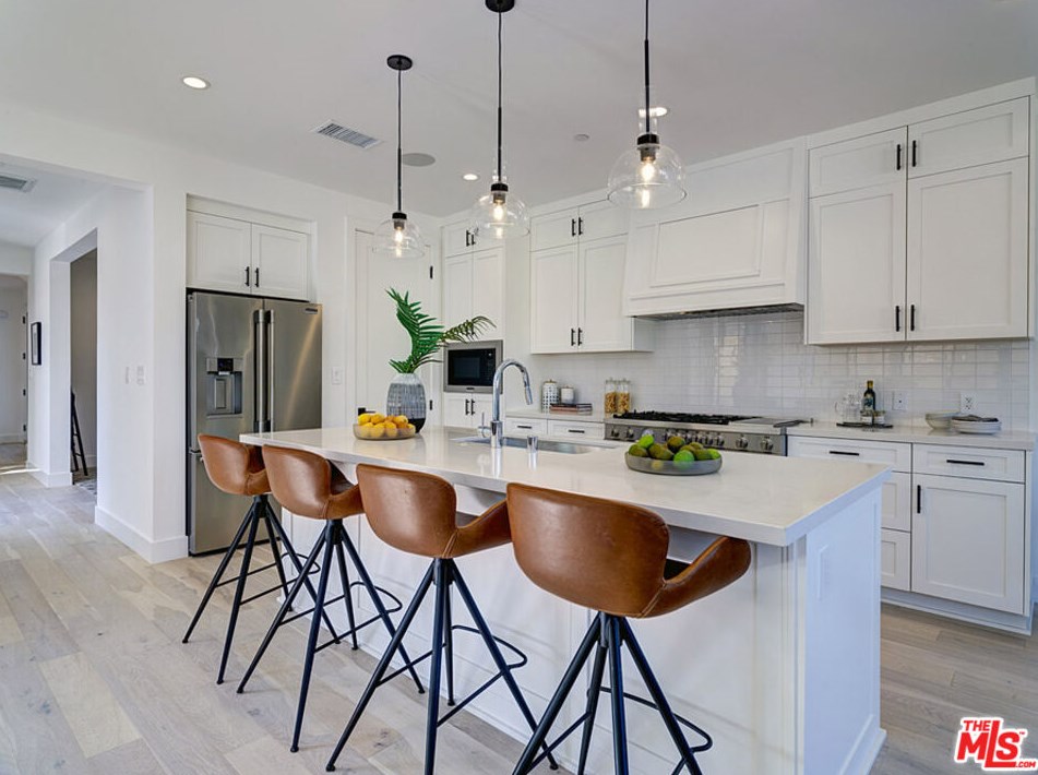 3504 Maplewood Ave, Los Angeles CA  90066-3020 exterior