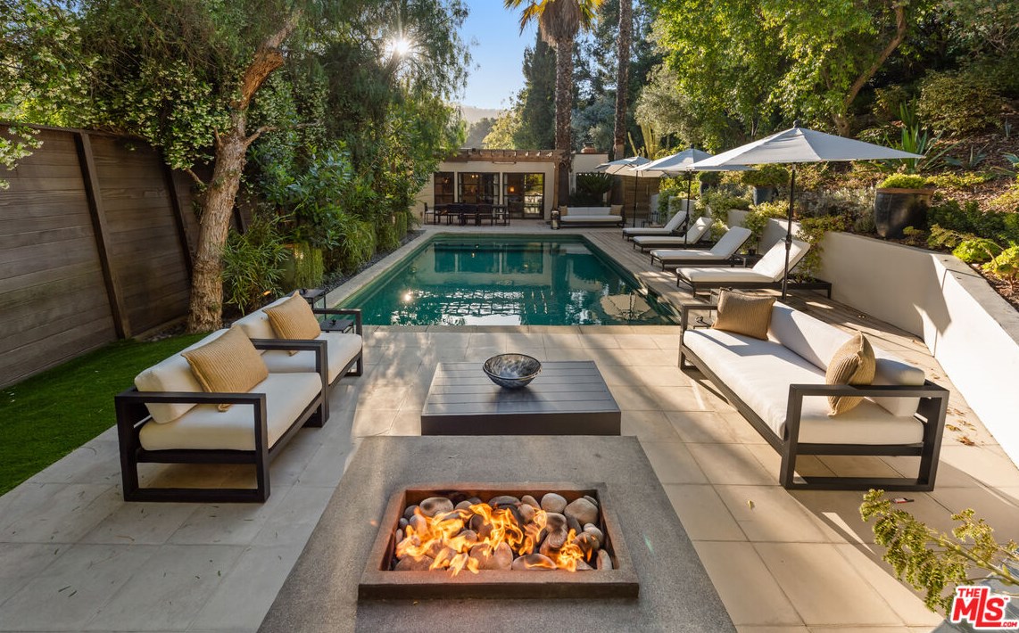 9823 Wanda Park Dr, Beverly Hills CA  90210-1431 exterior