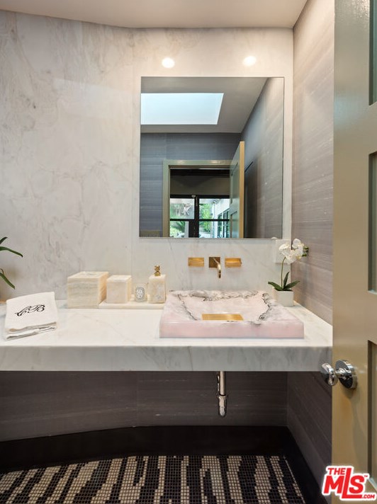 9823 Wanda Park Dr, Beverly Hills CA  90210-1431 exterior