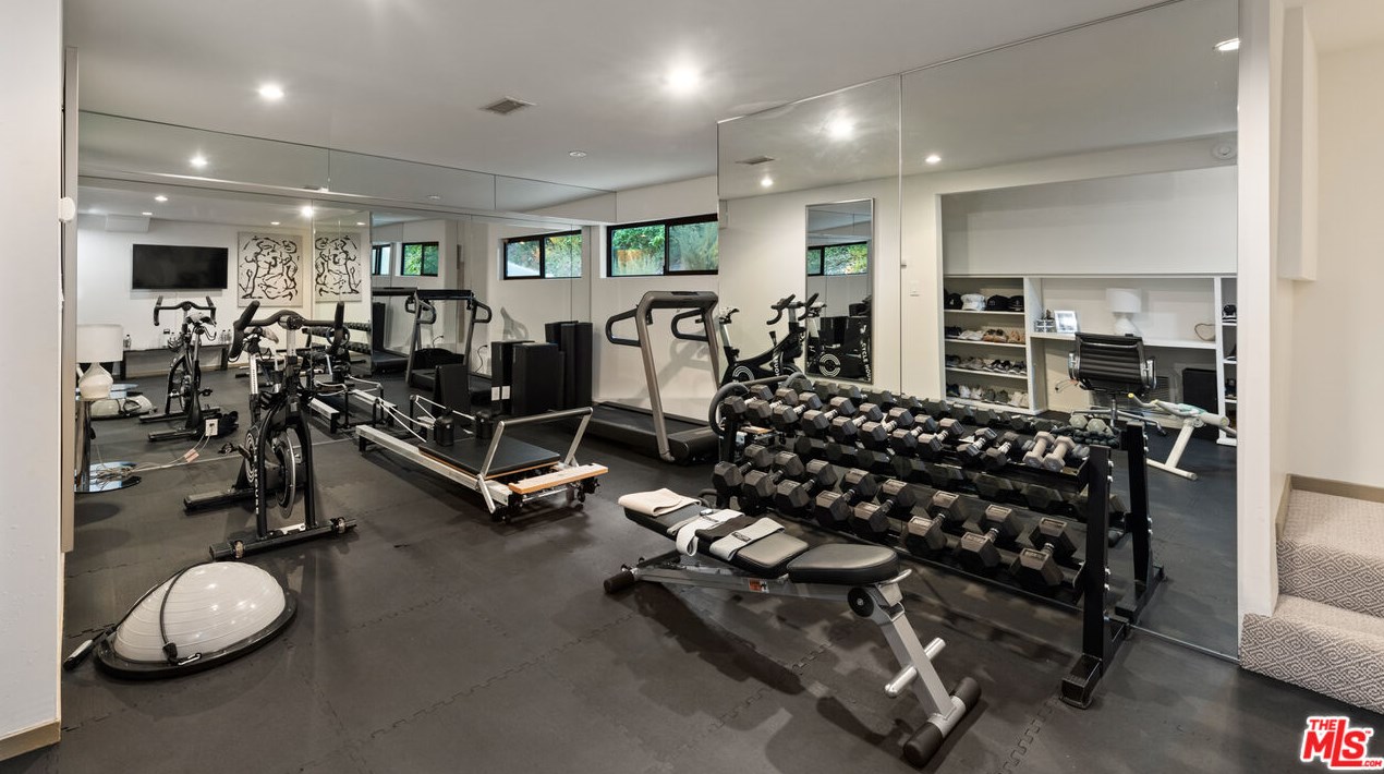 9823 Wanda Park Dr, Beverly Hills CA  90210-1431 exterior