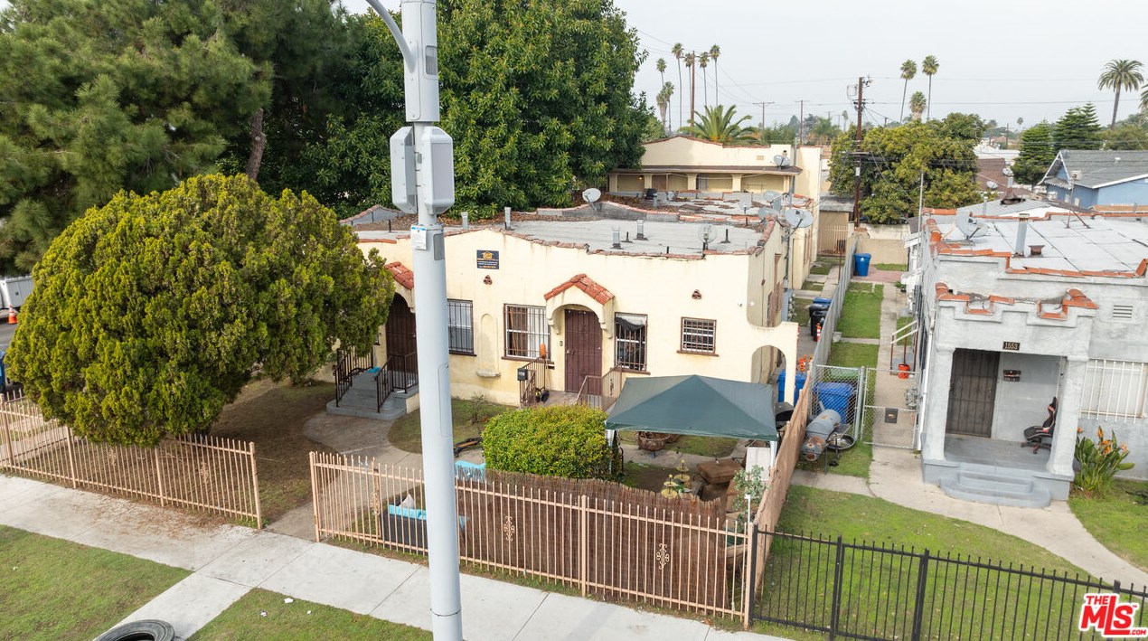 1557 52nd St, Los Angeles CA  90011-5006 exterior