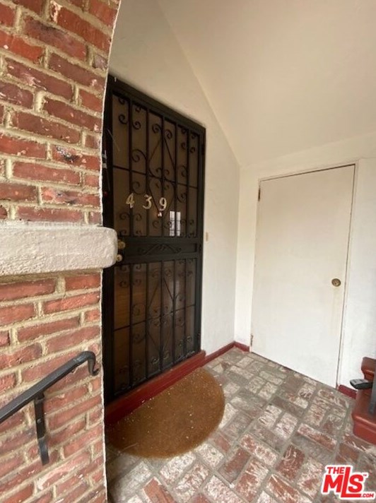 439 Gardner St, Los Angeles CA  90036-5753 exterior