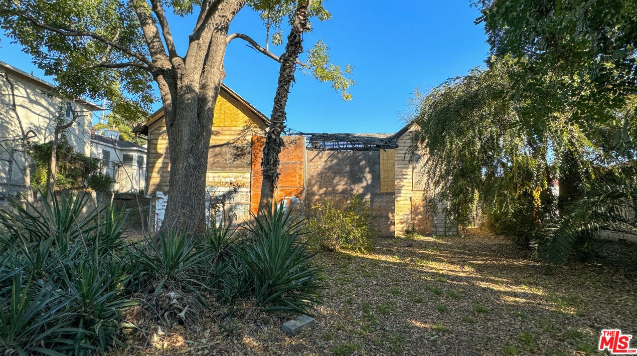 2621 Johnston St, Los Angeles CA  90031-2726 exterior