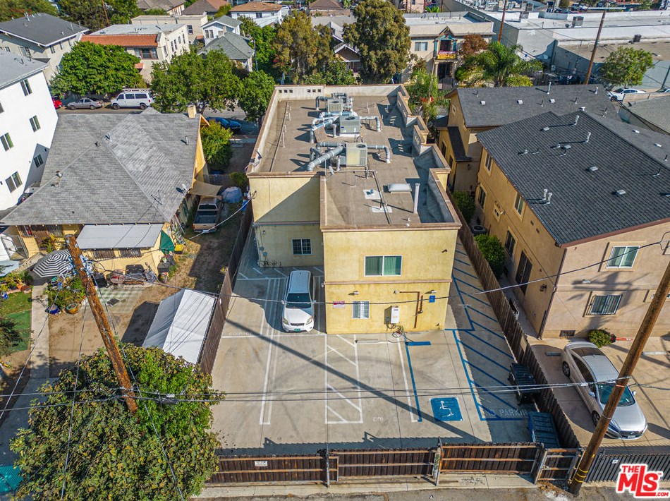 3105 Walton Ave, Los Angeles CA  90037-4206 exterior
