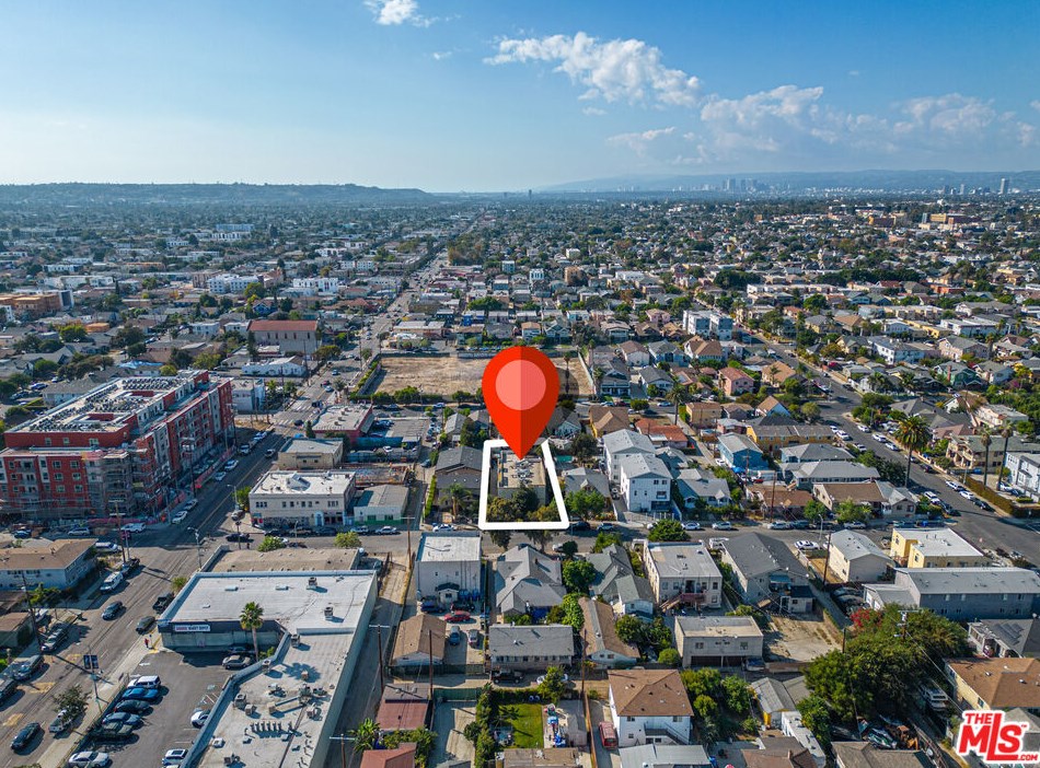 3105 Walton Ave, Los Angeles CA  90037-4206 exterior