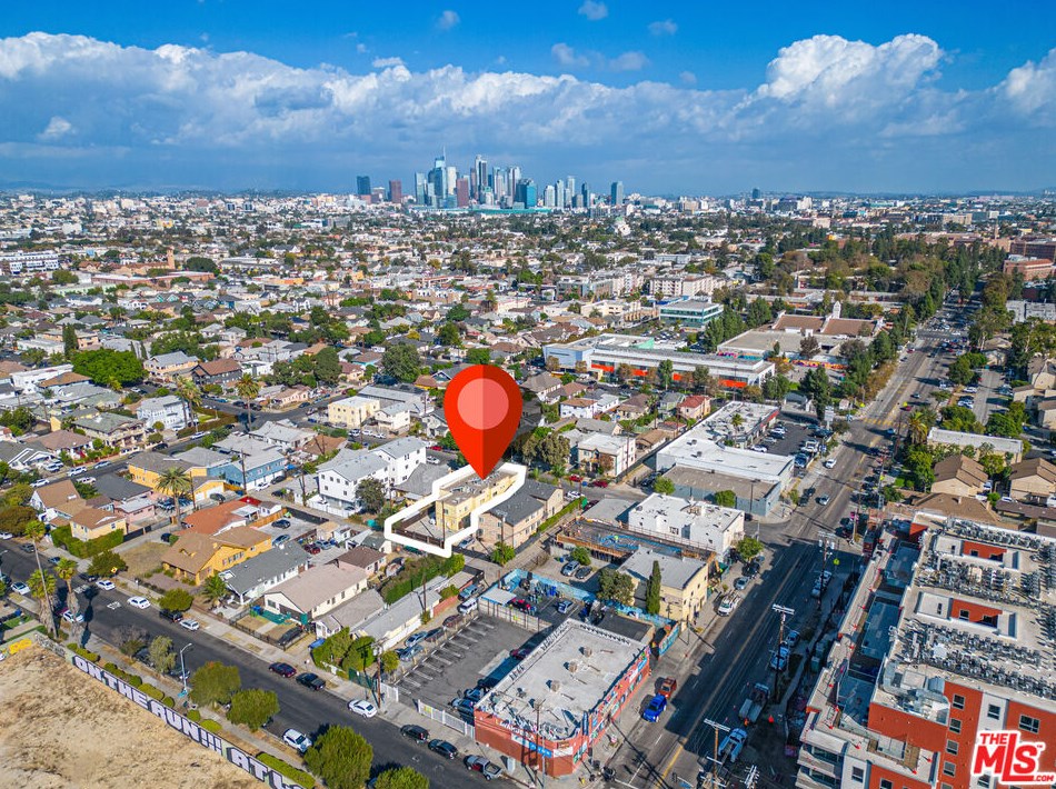3105 Walton Ave, Los Angeles CA  90037-4206 exterior
